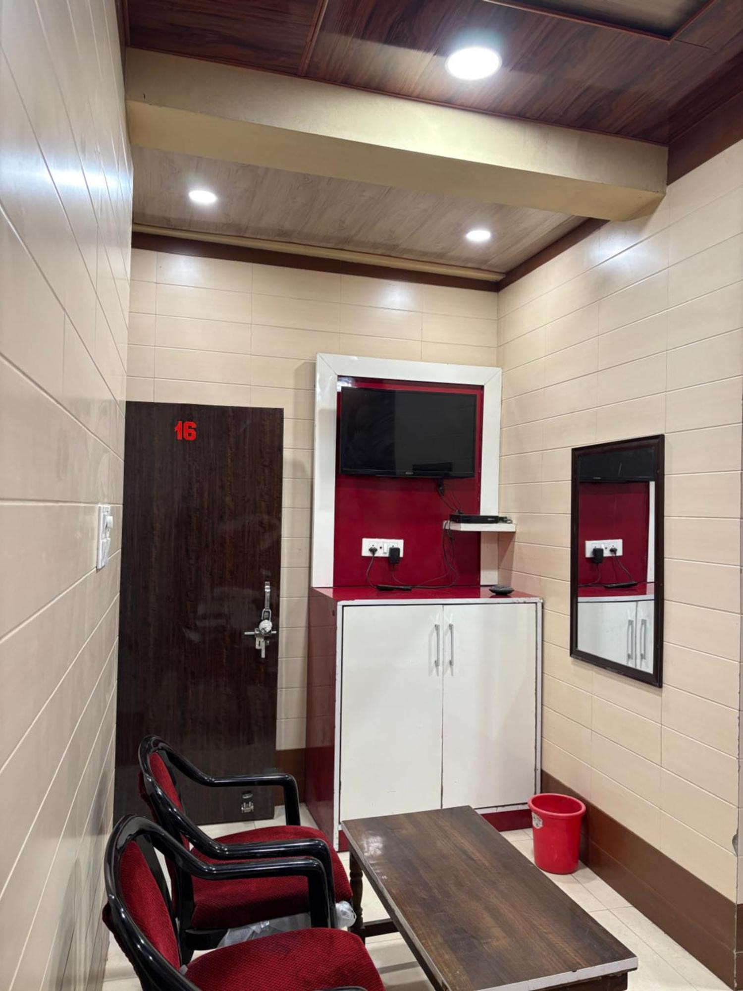 Dream Land Hotel Jammu Exterior photo